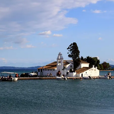 Mouse Island Apartmanhotel