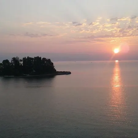 Apartmanhotel Mouse Island 3*